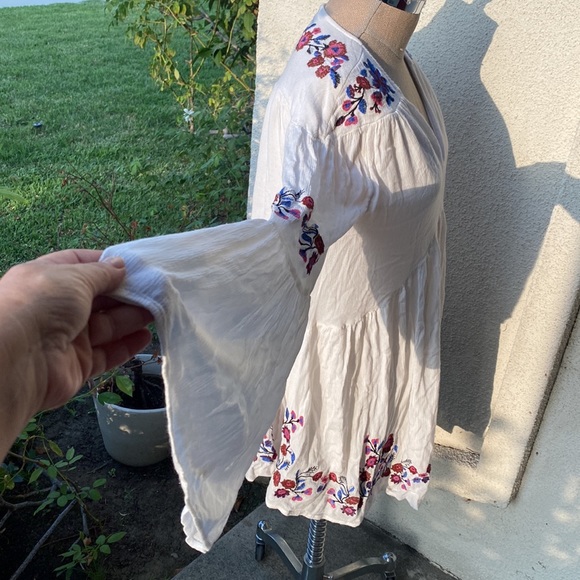 Free Prople Te Almo flowy bell sleeved tunic/dress w/ great embroidered flowers - Picture 6 of 15